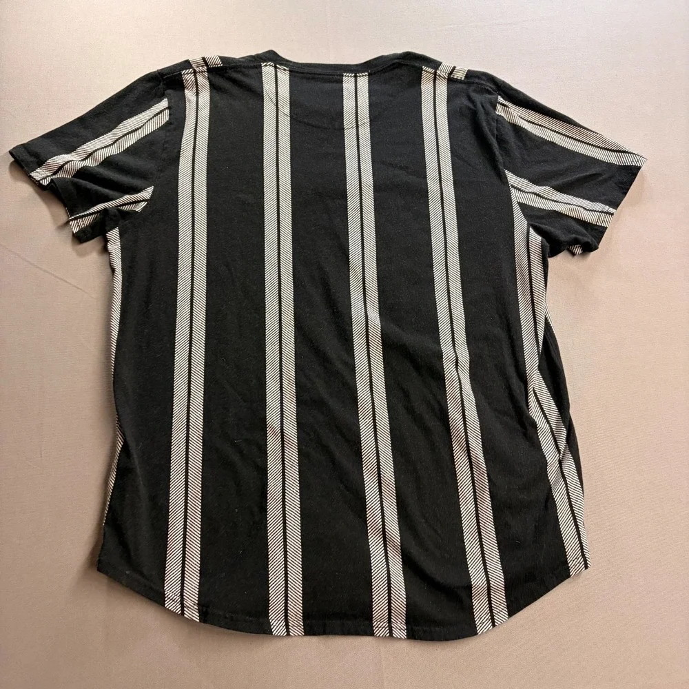 Hollister Mens XL Black Gray Vertical Stripe Script Logo Cotton T Shirt